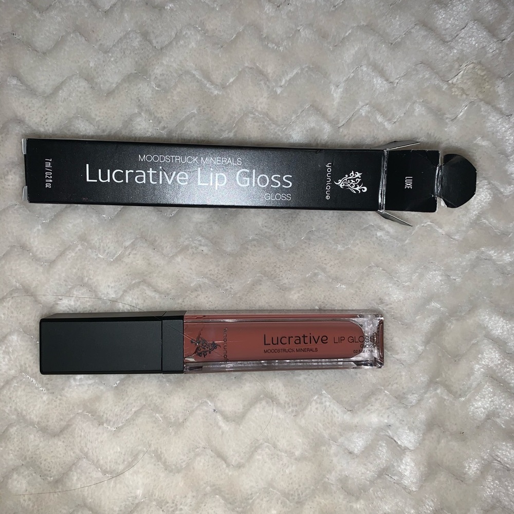 Younique lip gloss